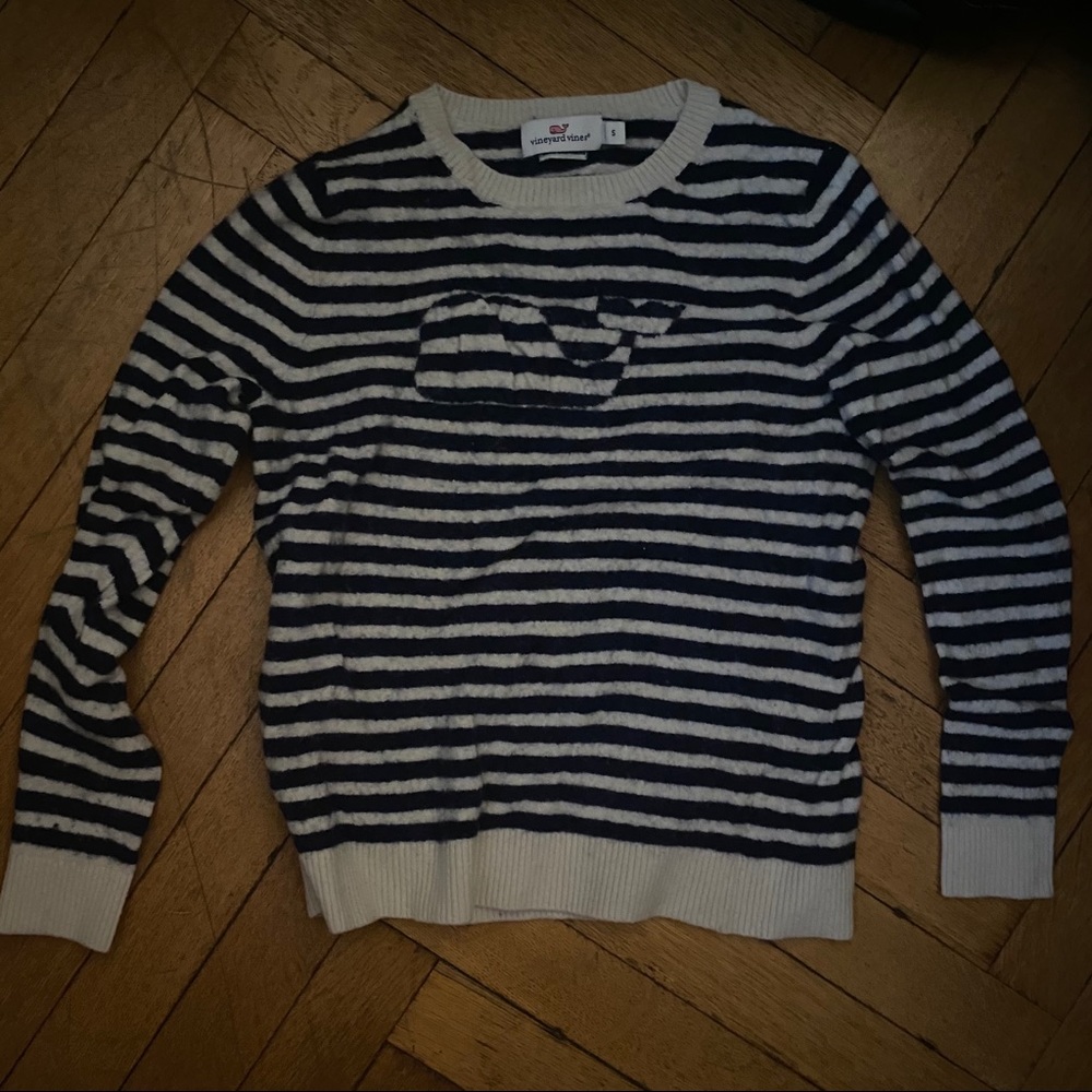 💙VINEYARD VINES STRIPED WHALE SWEATER💙